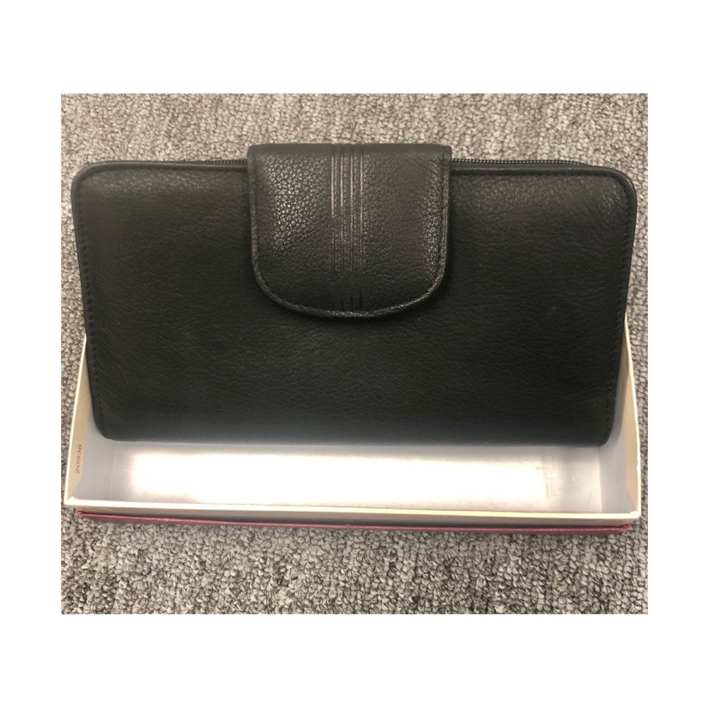 Buxton Black Leather Ensemble Clutch Wallet